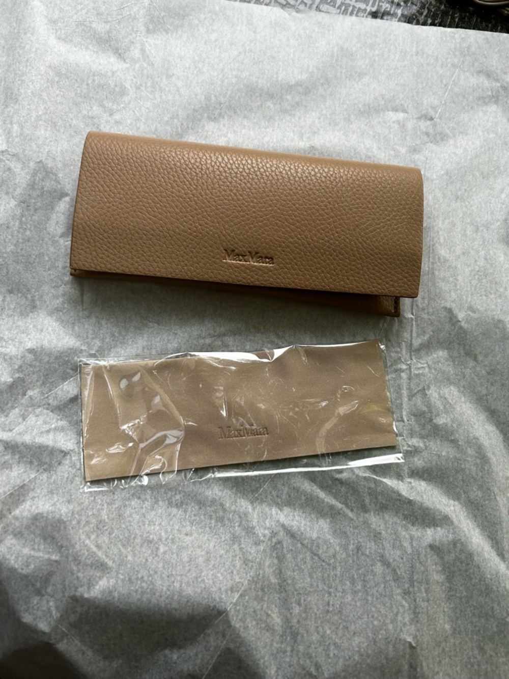 MAX MARA leather SUNGLASSES CASE AND DUST CLOTH